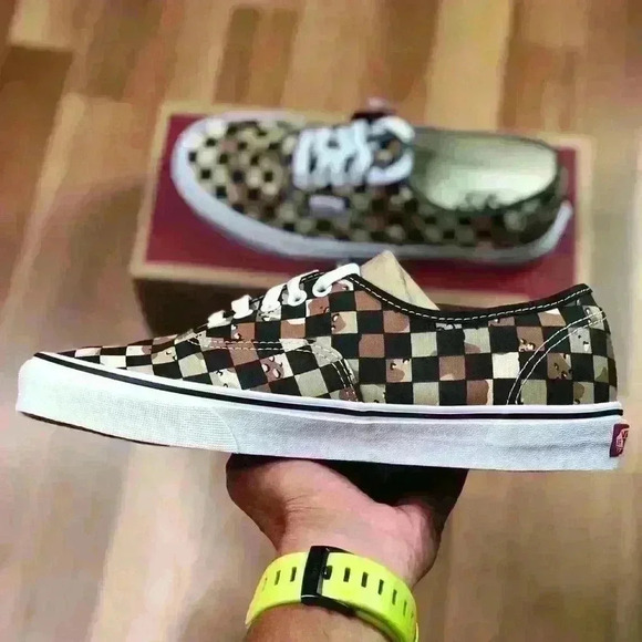 💰HUGE CLEARANCE SALE 💰  Vans Checkerboard Mens Sneakers - Picture 2 of 11